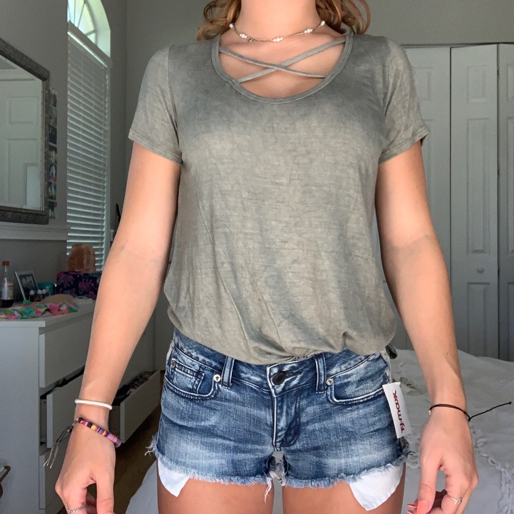 GREEN TOP & AMERICAN EAGLE SHORTS BUNDLE!!